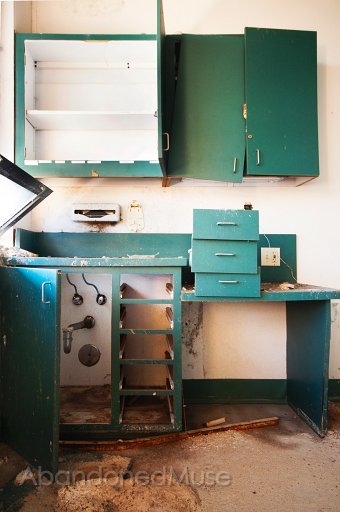 Ft Laud Hosp 13-1.jpg - Crazy cabinets.